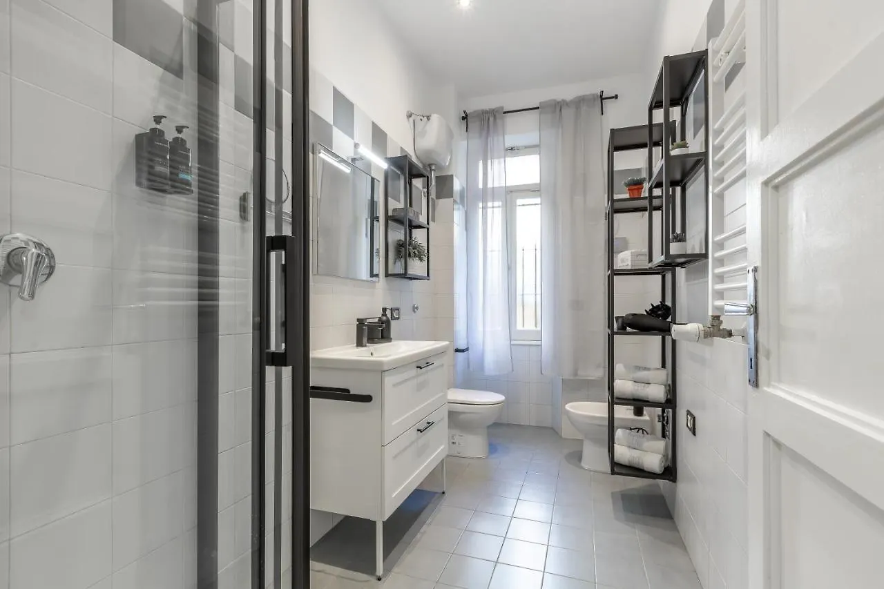 Imperium House - Appartamento Con Giardino Privato, 3 Minuti Da Metro Piazza Bologna, A-C, ローマ 0*,