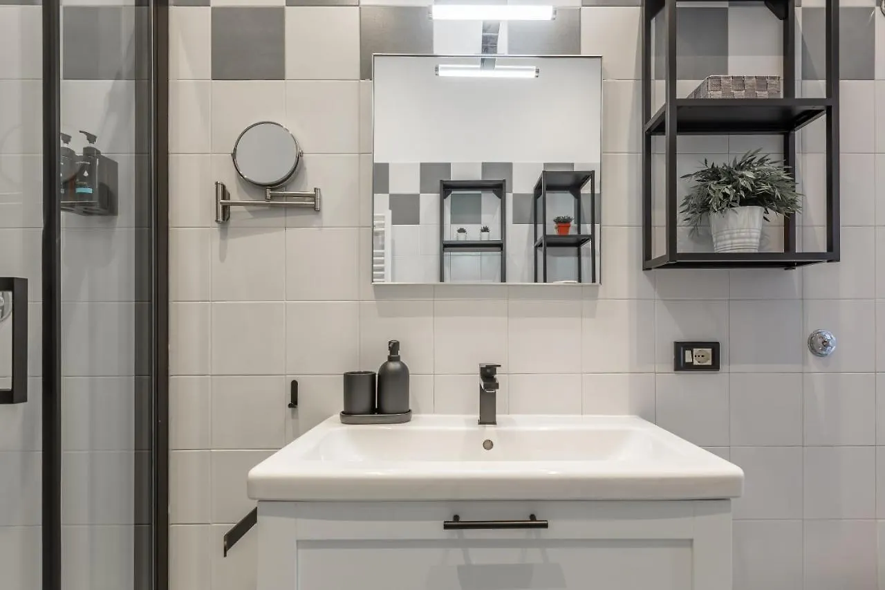 アパート Imperium House - Appartamento Con Giardino Privato, 3 Minuti Da Metro Piazza Bologna, A-C, ローマ