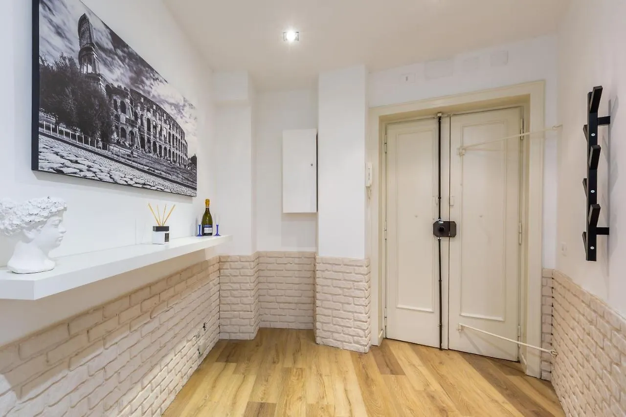 Imperium House - Appartamento Con Giardino Privato, 3 Minuti Da Metro Piazza Bologna, A-C, ローマ アパート