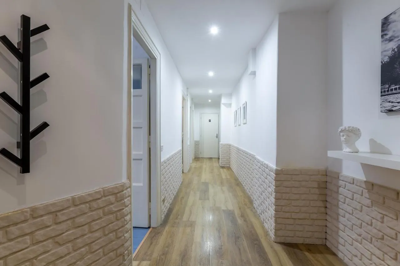 アパート Imperium House - Appartamento Con Giardino Privato, 3 Minuti Da Metro Piazza Bologna, A-C, ローマ