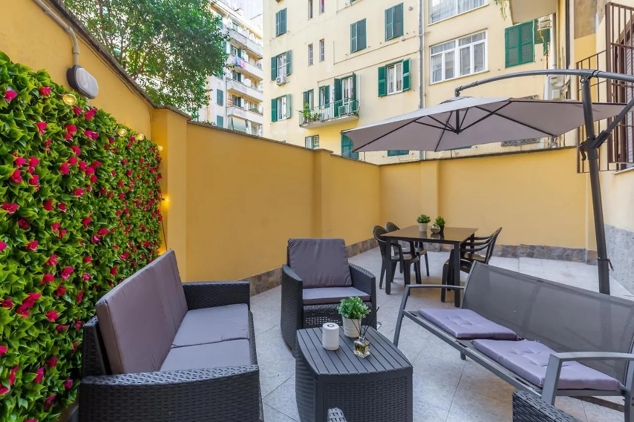 Imperium House - Appartamento Con Giardino Privato, 3 Minuti Da Metro Piazza Bologna, A-C, ローマ 0*,  イタリア