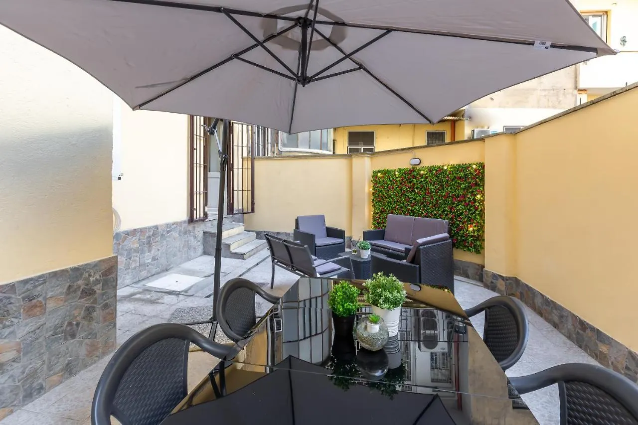 Imperium House - Appartamento Con Giardino Privato, 3 Minuti Da Metro Piazza Bologna, A-C, ローマ