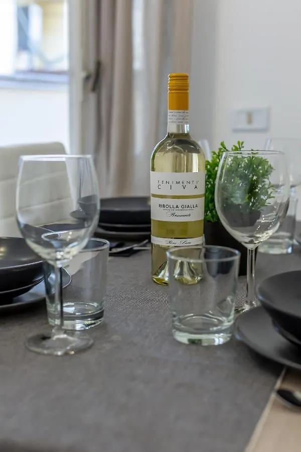 Imperium House - Appartamento Con Giardino Privato, 3 Minuti Da Metro Piazza Bologna, A-C, ローマ