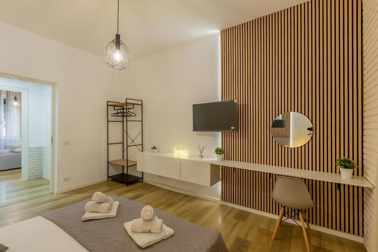 アパート Imperium House - Appartamento Con Giardino Privato, 3 Minuti Da Metro Piazza Bologna, A-C, ローマ イタリア