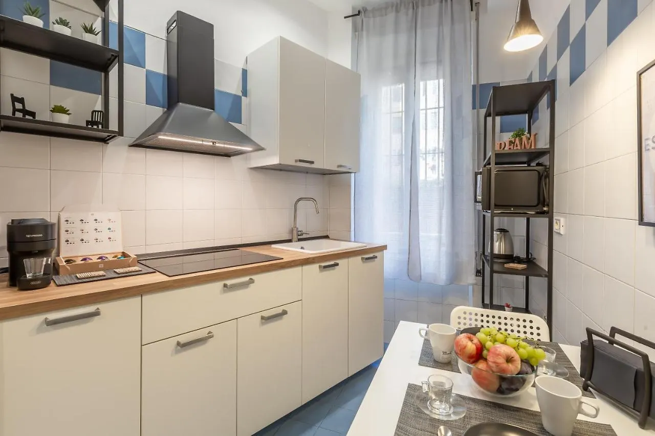 Imperium House - Appartamento Con Giardino Privato, 3 Minuti Da Metro Piazza Bologna, A-C, ローマ 0*,  イタリア